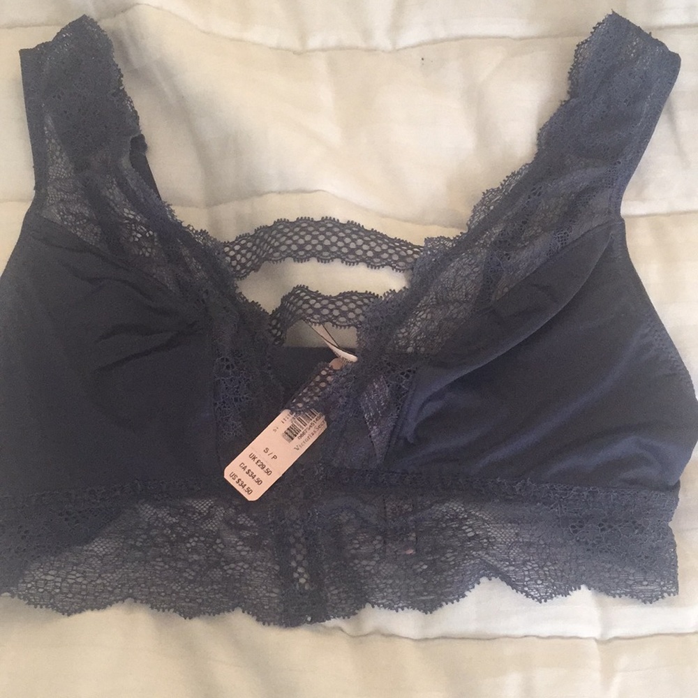 NEW WITH TAGS SEXY VICTORIA SECRET BRALETTE